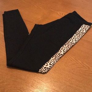 Victoria’s Secret Legging Black with Leopard Small